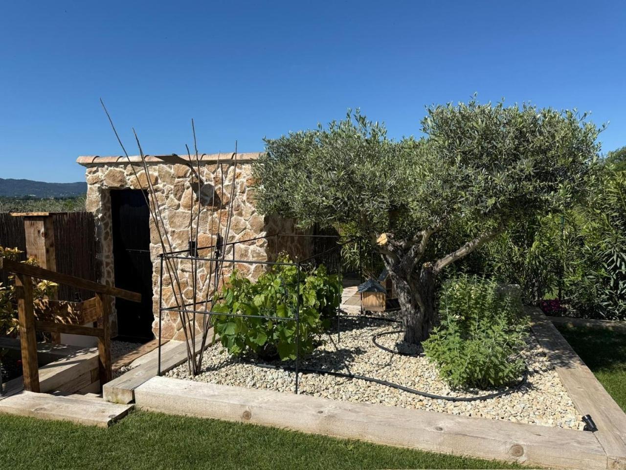 Une Nuit En Luberon Puyvert Exterior foto